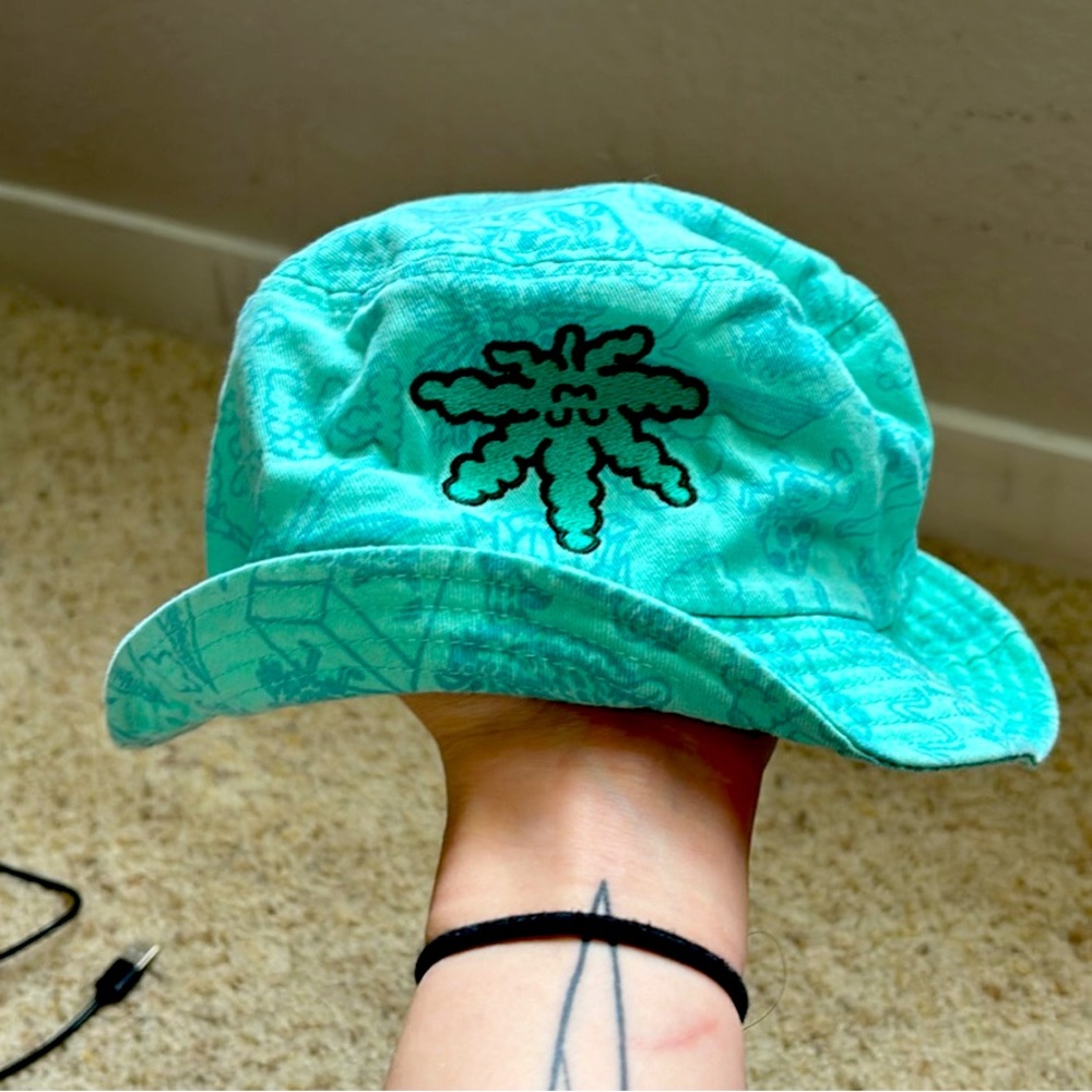 Green graphics design bucket hat